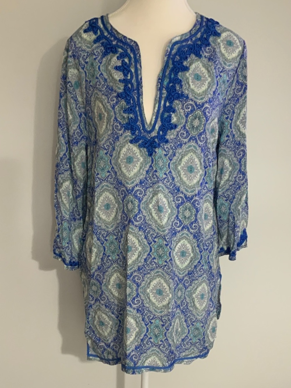 Rose & Rhyme Paisley-Print Blue Embroidered V-Neck Tunic